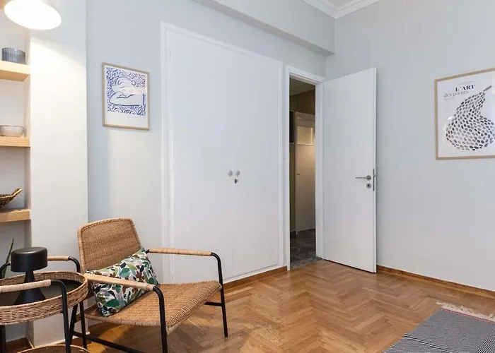 Pagrati Urban Oasis Getaway 2Bd Apt With Balcony