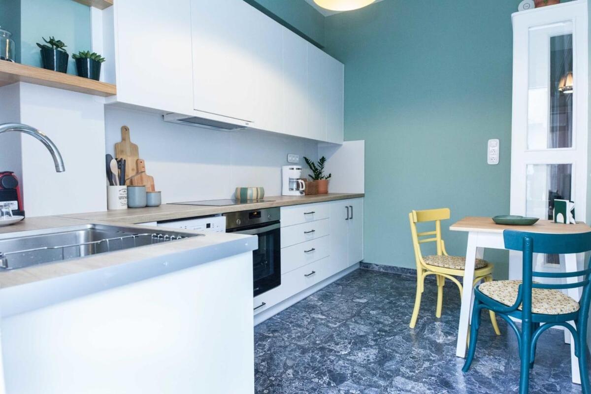 Pagrati Urban Oasis Getaway 2bd With Balcony Apartment *