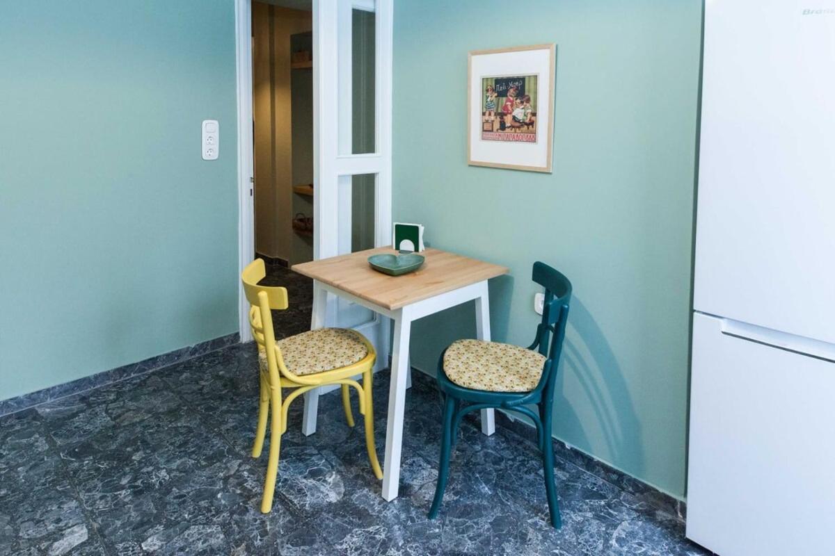 Pagrati Urban Oasis Getaway 2bd With Balcony Apartment