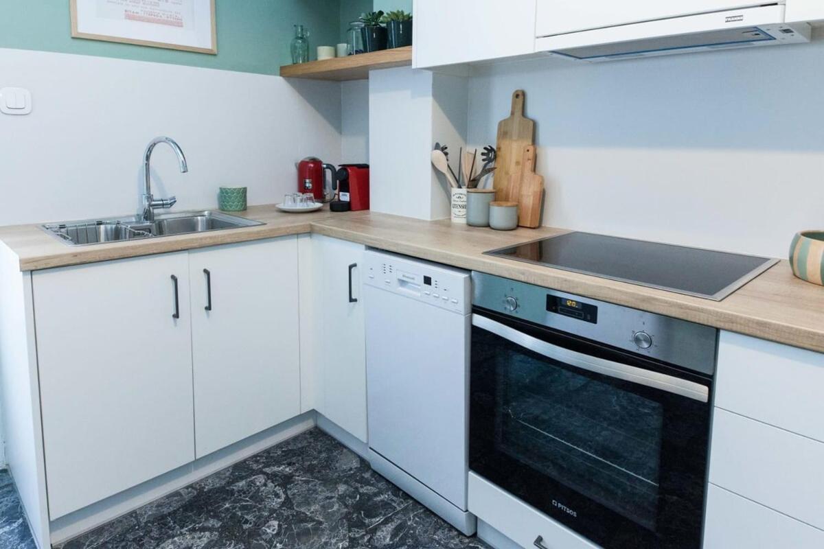 Apartment Pagrati Urban Oasis Getaway 2bd With Balcony *