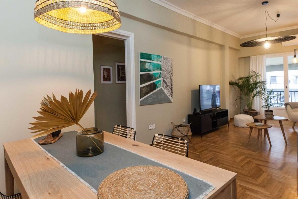 Pagrati Urban Oasis Getaway 2bd With Balcony *